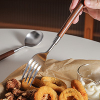 أدوات مائدة يابانية عتيقة من الفولاذ المقاوم للصدأ 4 من الفولاذ المقاوم للصدأ ، مقبض شوكة وسكين في المطعم المنزلي