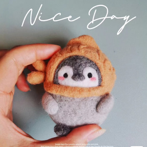 Kit de feutrage à l'aiguille en <span class=keywords><strong>laine</strong></span> pour poupées animales chinoises, cadeau de couple pour le Festival Qixi, pendentifs carrés créatifs faits main et tendance - Product Image 1