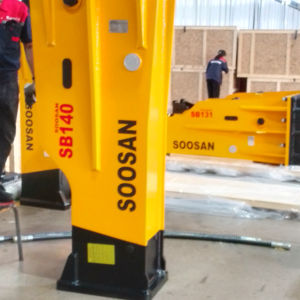 SOOSAN SB 140 Tipo de caja de martillos hidráulicos para excavadoras 30-45 toneladas para trabajos de construcción y demolición con motor de núcleo - Product Image 1