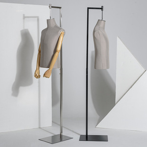 Maniquí de ventana de tienda Maniquí suspendido masculino con brazos articulados - Product Image 3