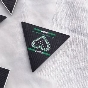 Etiqueta de Silicona con Logotipo Personalizado, Fabricada en China, para Impresión por Transferencia de Calor, para Ropa - Product Image 2