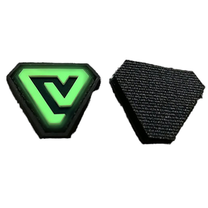 Parche de PVC 3D personalizado que brilla en la oscuridad, logotipo en relieve, insignia de goma suave termoadhesiva, formas de corazón y flor - Product Image 1