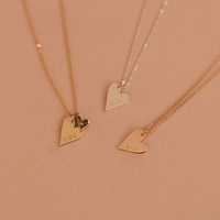 Collier Cœur Personnalisé avec Initiales Gravées en Acier Inoxydable Plaqué Or 18K, Bijou Étanche et Inaltérable pour Couple, Certifié REACH
