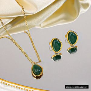 Juego de Joyería de Acero Inoxidable con Baño de Oro de 18K, Cadena Retro con Hoja de Jade, Collar, Pulsera y Pendientes de Lujo Exquisitos de Alta Gama - Product Image 2