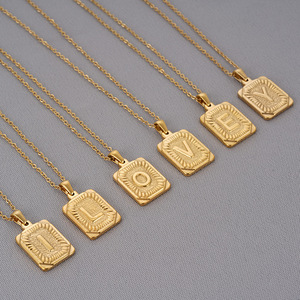 Collar con Colgante de Letra Cuadrada de Acero Inoxidable Chapado en Oro de 18K para Hombre, Collar con Letra Inglesa Mayúscula de Acero Inoxidable - Product Image 4