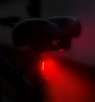 Feux arrière à LED pour E-Bike Moto 3-en-1 Feu de stop et de clignotant monté à l'arrière Rechargeable Étanche IP65 Night Riding