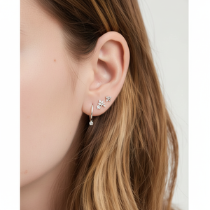 ต่างหูเพชรเลี้ยงในห้องปฏิบัติการ Celeste ดีไซน์วินเทจสีทองขาว ลายดาวทันสมัย เหมาะสำหรับงานหมั้น ของขวัญ ได้รับการรับรองจาก IGI - Product Image 1