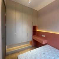 Armoire pour enfants à double structure ouverte et fermée avec bureau amovible pour petit appartement, chambre d'enfant multifonctionnelle