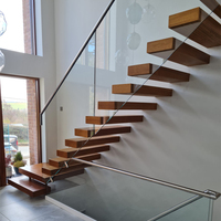 Escalier flottant contemporain avec marches en bois et poutre invisible, escalier droit