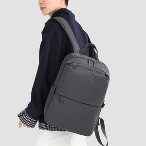 新入荷 多ポケットナイロンバックパック 防水トラベルバックパック カスタムロゴ入りスクールバッグ 男女兼用トラベルバックパック - Product Image 3