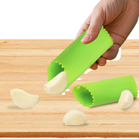 Groothandel Handige Keuken Gadgets Gereedschap Gemakkelijke Roller Schilbuis Zachte Keukenaccessoires Siliconen Knoflookpers Schilmesje Hakmes