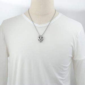 Yunnique – collier avec pendentif visage de fantôme en acier inoxydable, design de clown, chaîne de 60cm, bijoux à la mode - Product Image 4
