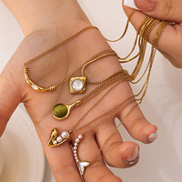 Bijoux épais en acier inoxydable plaqué or 18 carats colliers pendentifs en coquillage et perles à la mode en pierre naturelle à la mode pour cadeau