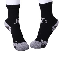 Chaussettes de sport épaisses respirantes et colorées pour hommes et jeunes, avec logo sur le dessous, idéales pour la course et le basketball