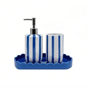 Set di bottiglie di lozione in ceramica a strisce rosse e bianche all'ingrosso per l'<span class=keywords><strong>arredamento</strong></span> <span class=keywords><strong>moderno</strong></span> del <span class=keywords><strong>bagno</strong></span> e soluzioni di stoccaggio eleganti - Product Image 5