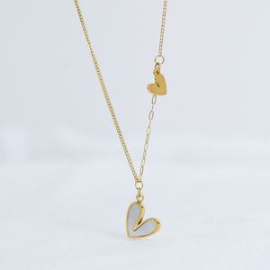 Collier avec pendentif cœur en nacre blanche plaqué or 18 carats en acier inoxydable, résistant à l'eau et inaltérable, avec logo personnalisé pour - Product Image 1