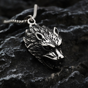 Yunnique – collier avec pendentif tête de loup en acier inoxydable pour hommes, style Hip Hop Viking, forme animale, design géométrique, bijoux à la mode - Product Image 1