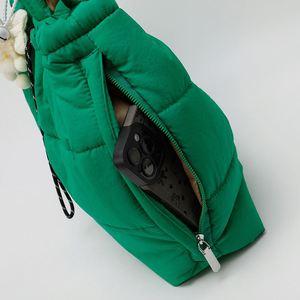 Nouveau design 2026 – Sac fourre-tout matelassé en duvet pour femme, couleur unie, en nylon durable, sac à bandoulière portable, sac à main matelassé pour femme - Product Image 4