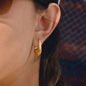Pendientes de Aro Geométricos en Forma de U, Chapados en Oro de 18K, Acero Inoxidable, Engaste de Bisel con Diamantes de Imitación, Joyería para Mujer de Uso Diario - Product Image 2