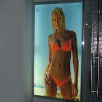 Afficheur LED mural pour centre commercial, luminosité 10000 lumens, couleurs personnalisables, aluminium et acrylique