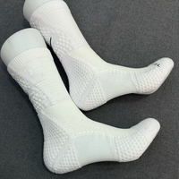 Chaussettes de basketball personnalisées OEM pour hommes, chaussettes pour étudiants, chaussettes en tissu éponge pour jeunes et enfants, chaussettes de course en tube, chaussettes de performance pour hommes