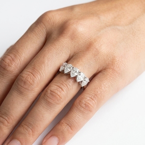 Bague en or blanc certifiée IGI avec diamant serti à griffes, élégante et minimaliste, pour fiançailles, finition lisse et brillante, à porter au quotidien, unisexe - Product Image 3