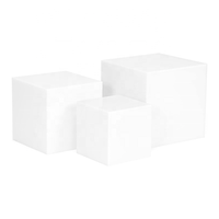 Boîte de présentation en acrylique blanc brillant personnalisée de 10 cm avec un design minimaliste moderne, pré-assemblée pour les bijoux