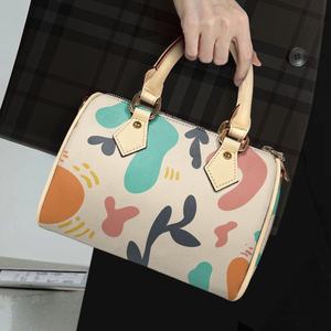 Bolsos de Diseño de Lujo para Mujer - Bolsos de Hombro/Bandolera de Piel Sintética PU Impermeable con Cierre de Cremallera en Forma de Almohada, Venta al Por Mayor - Product Image 1