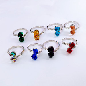 2024 de moda en stock <span class=keywords><strong>precio</strong></span> barato lindo color caramelo venta al por mayor mezcla de venta geometría Cristal Diamantes de imitación niñas anillos de aleación - Product Image 4