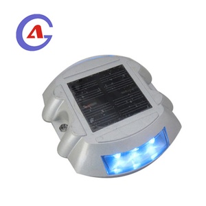 Borne de signalisation routière LED solaire avec réflecteur œil-de-chat, disponible en plusieurs couleurs pour trottoirs, parkings et autres zones - Product Image 3
