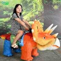 Trottinette Dinosaure Commerciale Étanche Entièrement Personnalisable Animatronique pour Enfants, Idéale pour les Attractions Touristiques et les Parcs Thème