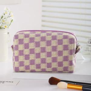 Estuche Cosmético Kawaii con Diseño de Tablero de Ajedrez - Bolsa con Cierre para Uso Diario, Viajes y Regalos - Product Image 4