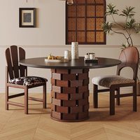 Table à manger ronde en pierre frittée noire Wabi Sabi de style vintage français, noyer du milieu du siècle, écologique et durable pour appartement et hôtel