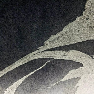 Dalles <span class=keywords><strong>de</strong></span> granit noir python polies <span class=keywords><strong>de</strong></span> luxe pour la décoration moderne, idéales pour les comptoirs <span class=keywords><strong>de</strong></span> cuisine, les îlots, les tables à manger et les revêtements muraux. - Product Image 4