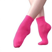 Vente en gros de chaussettes antidérapantes respirantes personnalisées pour femmes et enfants, pour la danse, la gym, le yoga, le pilates