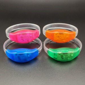 Vòng đeo tay <span class=keywords><strong>LED</strong></span> phát sáng trắng với chức năng cảm biến chuyển động, phát sáng đỏ xanh lá cây xanh dương, vòng đeo tay Rave dùng làm quà tặng khuyến mãi cho các bữa tiệc - Product Image 3