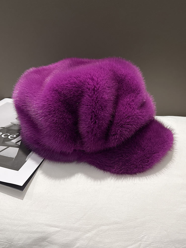 สีแดงเข้ม