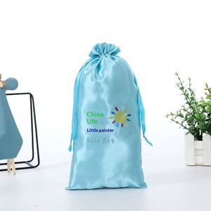 Sac à main en satin rouge anti-poussière avec cordon de serrage pour le rangement de masques pour les yeux, cartes de tarot, pièces de monnaie et clés - Product Image 3