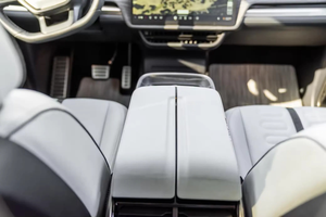 QUAD-MOTO.R AWD Électrique d'occasion 2024 <span class=keywords><strong>Ri</strong></span> Vi Ia <span class=keywords><strong>n</strong></span> R.1T Ad.ve.ntu.re Edition avec Batterie Grande Capacité et Protection de Soubassement Renforcée (Côté Gauche) - Product Image 2