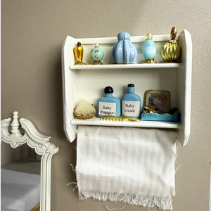 Mueble de Baño de Madera a Escala 1:12 para Casa de Muñecas con Toallero y Portarrollos de <span class=keywords><strong>Papel</strong></span> Higiénico - Product Image 6