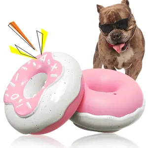 Donat mainan anjing karet peliharaan berdecit interaktif tahan aroma lembut