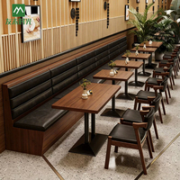 Ensemble de mobilier commercial contemporain en bois massif pour restaurant, café, hôtel : banquette, table et chaises