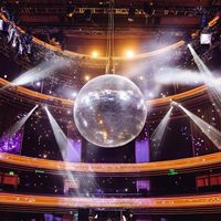 Vente en gros de boules disco géantes de 78 pouces, boules miroir surdimensionnées personnalisées pour les concerts, les scènes, les mariages, la décoration d'événements, en vrac pour les entreprises