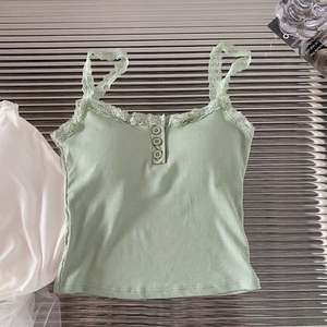 เสื้อแขนกุดมีสายคล้องคอลายลูกไม้สไตล์สาว Spice พร้อมแผ่นรองหน้าอกสวมใส่ด้านนอกกระดุมช่องเซ็กซี่ - Product Image 4