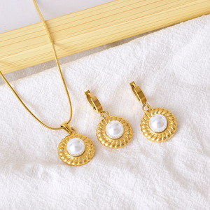 Pendientes de oro de 18 quilates de acero inoxidable, colgante que combina con todo, patrón de mariposa, cadena de clavícula de perla de ágata verde para traje de joyería - Product Image 6