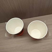 Grossiste Gobelets en papier colorés recyclables à mur unique de 7oz 8oz avec poignée Porte-gobelets
