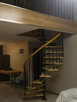 Escalier en bois massif sur mesure pour intérieur, escalier en colimaçon central pour duplex et lofts ; Nouveau modèle en bois massif
