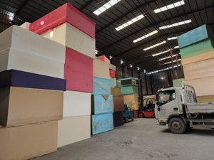 Surmatelas en <span class=keywords><strong>mousse</strong></span> de <span class=keywords><strong>polyuréthane</strong></span> à <span class=keywords><strong>haute</strong></span> <span class=keywords><strong>résilience</strong></span> personnalisé pour une utilisation polyvalente dans les meubles, les matelas, les canapés - Product Image 3