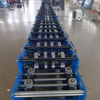 Machine de formage de rouleaux pour mangeoires à volailles, machine de formage de mangeoires pour cages à poulets