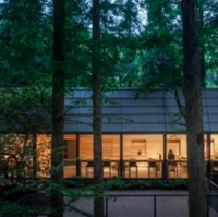 Cabane en bois préfabriquée Treezo Factory pour complexe hôtelier forestier et hébergement en famille